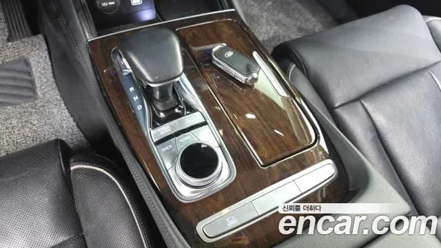 2020 Kia The K9 3.8 GDI AWD Sold VIN KNAS2418DLS021954 – exterior detail 2020 Kia The K9 3.8 GDI AWD Sold VIN KNAS2418DLS021954 – exterior detail