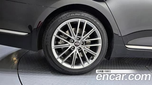 2020 Kia The K9 3.8 GDI AWD Sold VIN KNAS2418DLS022598 – rear exterior 2020 Kia The K9 3.8 GDI AWD Sold VIN KNAS2418DLS022598 – rear exterior