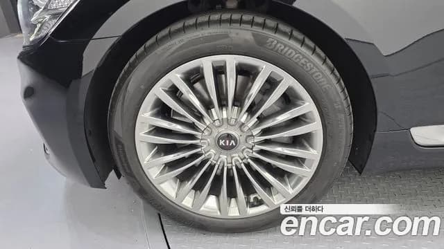 2021 Kia The K9 3.8 GDI AWD Sold VIN KNAS2418DMS027565 – exterior detail 2021 Kia The K9 3.8 GDI AWD Sold VIN KNAS2418DMS027565 – exterior detail