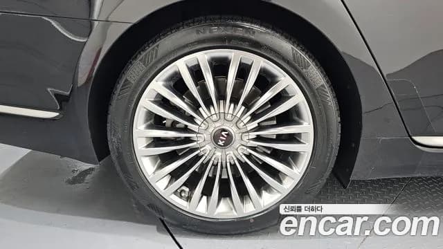 2019 Kia The K9 3.8 GDI AWD Sold VIN KNAS3418DKS004825 – front exterior 2019 Kia The K9 3.8 GDI AWD Sold VIN KNAS3418DKS004825 – front exterior
