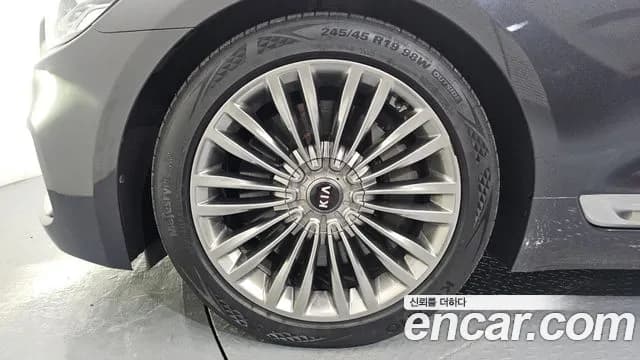 2019 Kia The K9 3.3 T-GDI AWD Sold VIN KNAS5416DKS001763 – front exterior 2019 Kia The K9 3.3 T-GDI AWD Sold VIN KNAS5416DKS001763 – front exterior