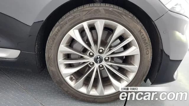 2022 Kia The New K9 2nd Gen 3.3 T-GDI AWD Sold VIN KNAS5416DNS037247 – trunk area 2022 Kia The New K9 2nd Gen 3.3 T-GDI AWD Sold VIN KNAS5416DNS037247 – trunk area