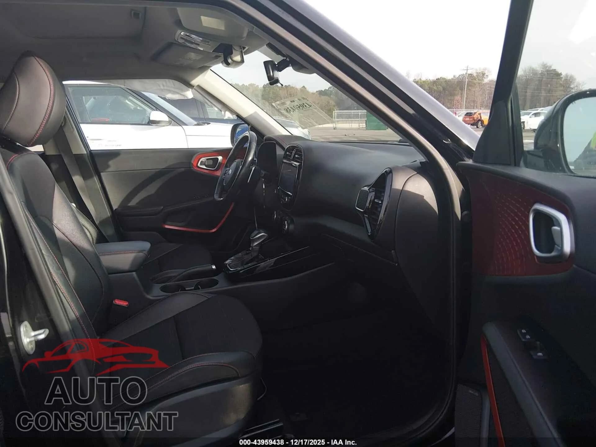 2020 KIA SOUL Damaged VIN KNDJ53AF4L7709438 – interior seats 2020 KIA SOUL Damaged VIN KNDJ53AF4L7709438 – interior seats