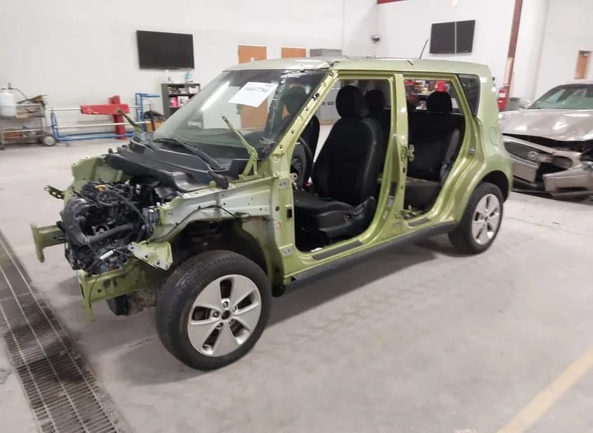 2015 KIA Soul Used VIN KNDJP3A55F7784140 – exterior detail 2015 KIA Soul Used VIN KNDJP3A55F7784140 – exterior detail
