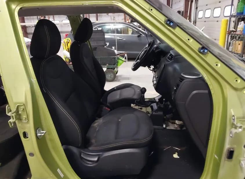 2015 KIA Soul Used VIN KNDJP3A55F7784140 – trunk area 2015 KIA Soul Used VIN KNDJP3A55F7784140 – trunk area