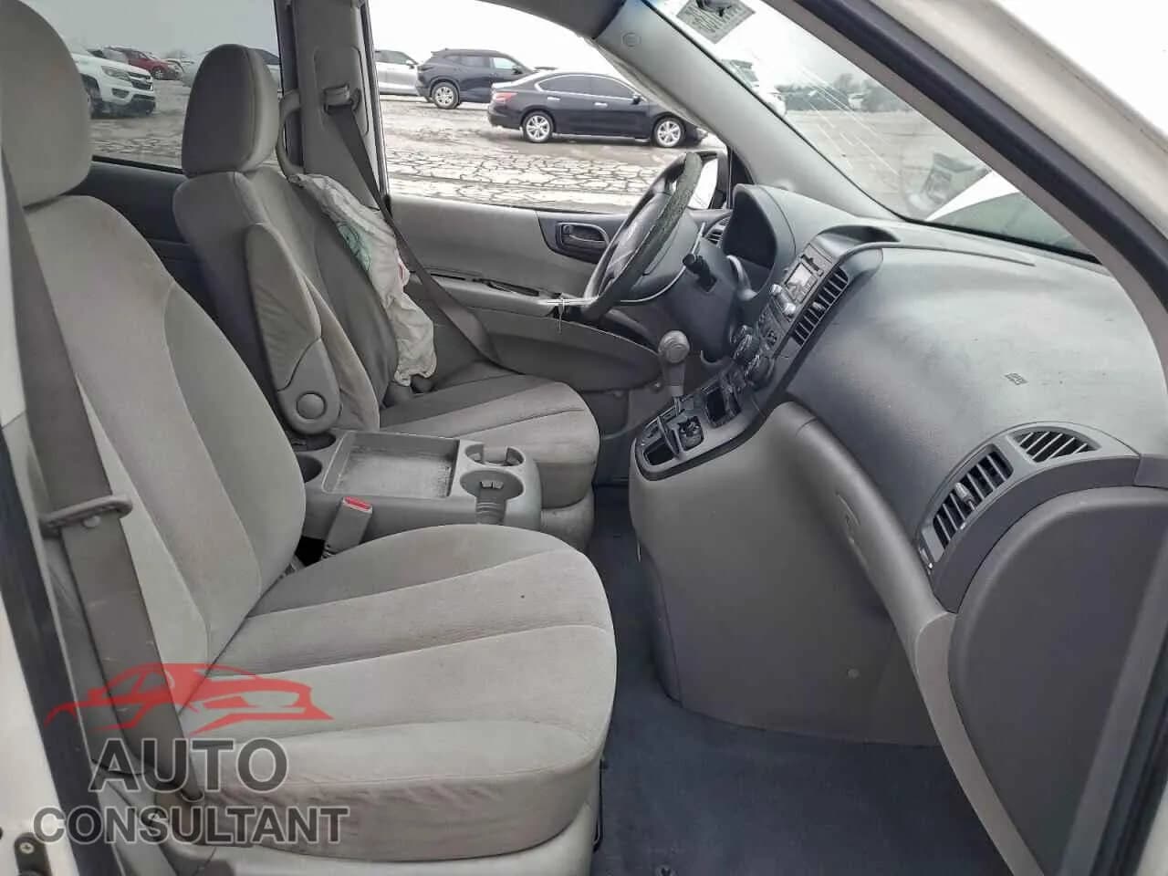 2009 KIA All Models Damaged VIN KNDMB233596303976 – exterior detail 2009 KIA All Models Damaged VIN KNDMB233596303976 – exterior detail