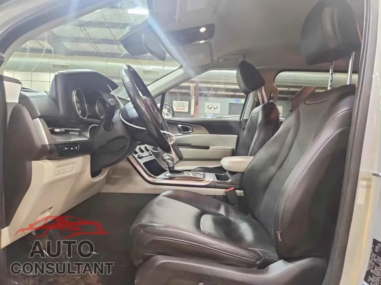 2022 KIA CARNIVAL L Damaged VIN KNDNB4H37N6169779 – exterior detail 2022 KIA CARNIVAL L Damaged VIN KNDNB4H37N6169779 – exterior detail