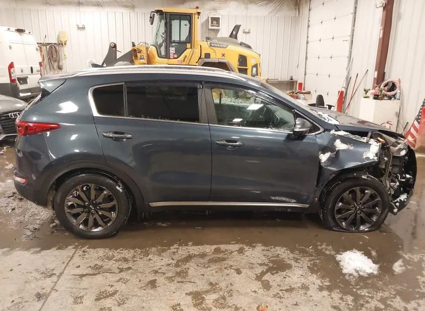 2018 KIA Sportage Used VIN KNDPNCAC5J7409033 – exterior detail 2018 KIA Sportage Used VIN KNDPNCAC5J7409033 – exterior detail
