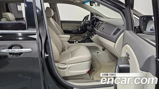 2017 Kia All New Carnival 11-seater Prestige Sold VIN KNHMF37ABHS336774 – trunk area 2017 Kia All New Carnival 11-seater Prestige Sold VIN KNHMF37ABHS336774 – trunk area