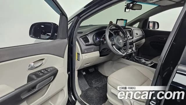 2018 Kia All New Carnival 11-seater Deluxe Sold VIN KNHMF37ABJS410497 – trunk area 2018 Kia All New Carnival 11-seater Deluxe Sold VIN KNHMF37ABJS410497 – trunk area