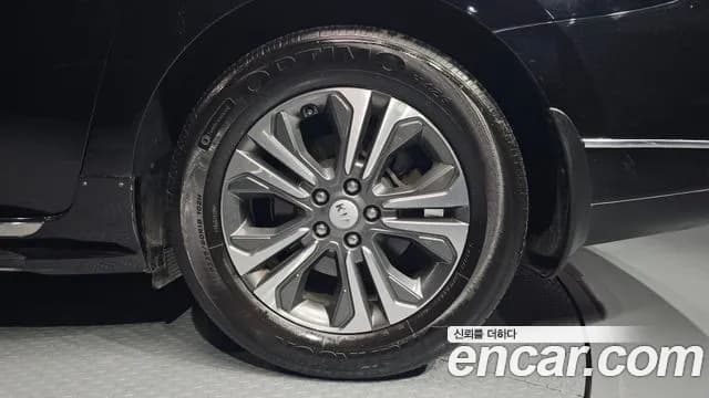 2019 Kia The New Carnival 11-Seater Deluxe Sold VIN KNHMF37ABKS486196 – front exterior 2019 Kia The New Carnival 11-Seater Deluxe Sold VIN KNHMF37ABKS486196 – front exterior