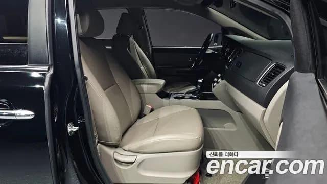 2019 Kia The New Carnival 11-Seater Deluxe Sold VIN KNHMF37ABKS486196 – trunk area 2019 Kia The New Carnival 11-Seater Deluxe Sold VIN KNHMF37ABKS486196 – trunk area