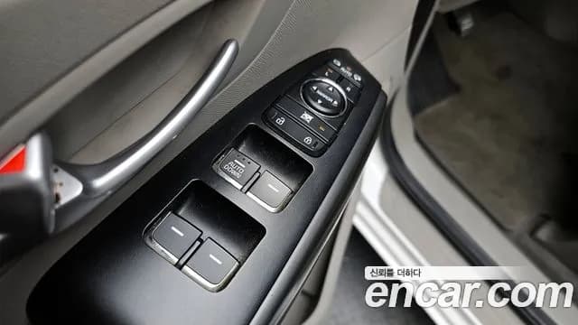 2019 Kia The New Carnival 11-Seater Deluxe Sold VIN KNHMF37ABKS512462 – trunk area 2019 Kia The New Carnival 11-Seater Deluxe Sold VIN KNHMF37ABKS512462 – trunk area
