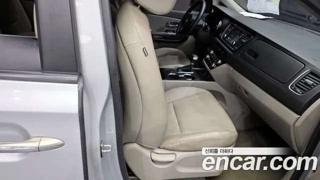 2019 Kia The New Carnival 11-Seater Deluxe Sold VIN KNHMF37ABKS563416 – photo 16 2019 Kia The New Carnival 11-Seater Deluxe Sold VIN KNHMF37ABKS563416 – photo 16