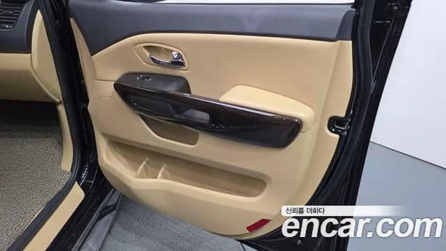 2020 Kia The New Carnival 11-Seater Prestige Sold VIN KNHMF37ABLS618324 – exterior detail 2020 Kia The New Carnival 11-Seater Prestige Sold VIN KNHMF37ABLS618324 – exterior detail
