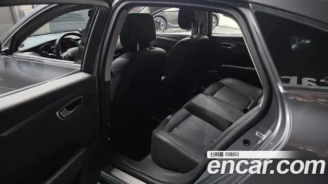 2017 Renault SM6 2.0 GDe SE Sold VIN KNMA4C2BMHP043566 – interior seats 2017 Renault SM6 2.0 GDe SE Sold VIN KNMA4C2BMHP043566 – interior seats