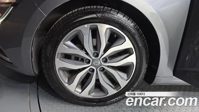 2017 Renault SM6 2.0 GDe SE Sold VIN KNMA4C2BMHP043566 – exterior detail 2017 Renault SM6 2.0 GDe SE Sold VIN KNMA4C2BMHP043566 – exterior detail