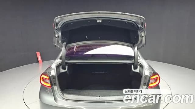 2019 Renault SM6 2.0 Prime SE Sold VIN KNMA4C2BMKP002447 – trunk area 2019 Renault SM6 2.0 Prime SE Sold VIN KNMA4C2BMKP002447 – trunk area