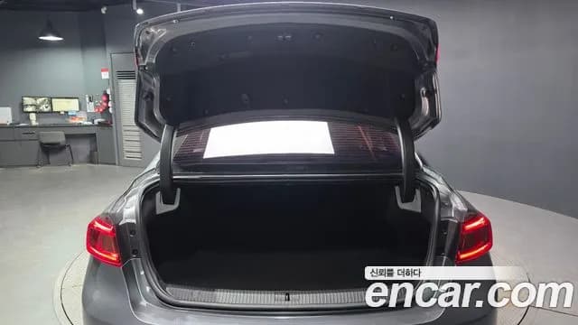 2017 Renault SM6 2.0 LPe LE (Disabled) Sold VIN KNMA4C2CMHP013536 – exterior detail 2017 Renault SM6 2.0 LPe LE (Disabled) Sold VIN KNMA4C2CMHP013536 – exterior detail
