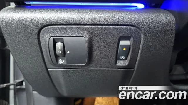 2017 Renault SM6 2.0 LPe RE (Disabled) Sold VIN KNMA4C2CMHP013892 – interior seats 2017 Renault SM6 2.0 LPe RE (Disabled) Sold VIN KNMA4C2CMHP013892 – interior seats