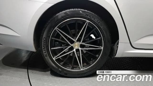 2017 Renault SM6 2.0 LPe LE (Disabled) Sold VIN KNMA4C2CMHP013988 – interior seats 2017 Renault SM6 2.0 LPe LE (Disabled) Sold VIN KNMA4C2CMHP013988 – interior seats