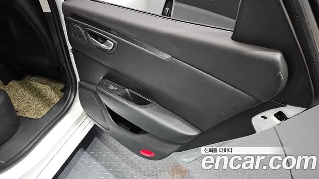 2019 Renault SM6 2.0 LPe SE (Rental car) Sold VIN KNMA4C2CMKP023875 – undercarriage 2019 Renault SM6 2.0 LPe SE (Rental car) Sold VIN KNMA4C2CMKP023875 – undercarriage