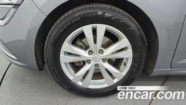 2019 Renault SM6 2.0 LPe SE (Rental car) Sold VIN KNMA4C2CMKP025122 – engine bay 2019 Renault SM6 2.0 LPe SE (Rental car) Sold VIN KNMA4C2CMKP025122 – engine bay