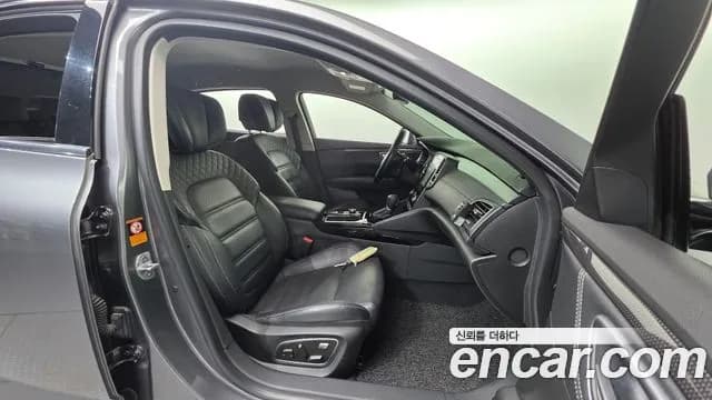 2019 Renault SM6 2.0 LPe LE Sold VIN KNMA4C2CMKP028334 – front exterior 2019 Renault SM6 2.0 LPe LE Sold VIN KNMA4C2CMKP028334 – front exterior