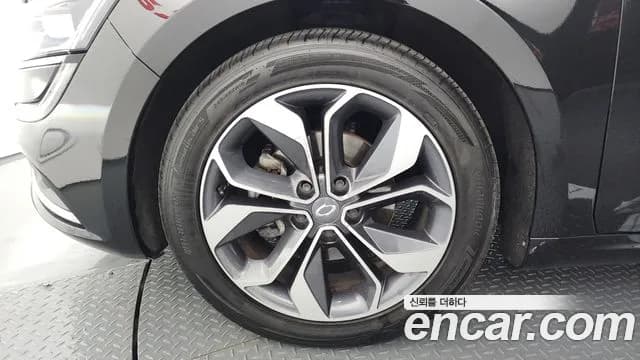 2019 Renault SM6 2.0 LPe LE Sold VIN KNMA4C2CMKP028568 – front exterior 2019 Renault SM6 2.0 LPe LE Sold VIN KNMA4C2CMKP028568 – front exterior