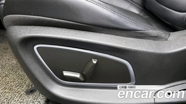 2020 Renault SM6 2.0 LPe SE Sold VIN KNMA4C2CMLP039107 – exterior detail 2020 Renault SM6 2.0 LPe SE Sold VIN KNMA4C2CMLP039107 – exterior detail