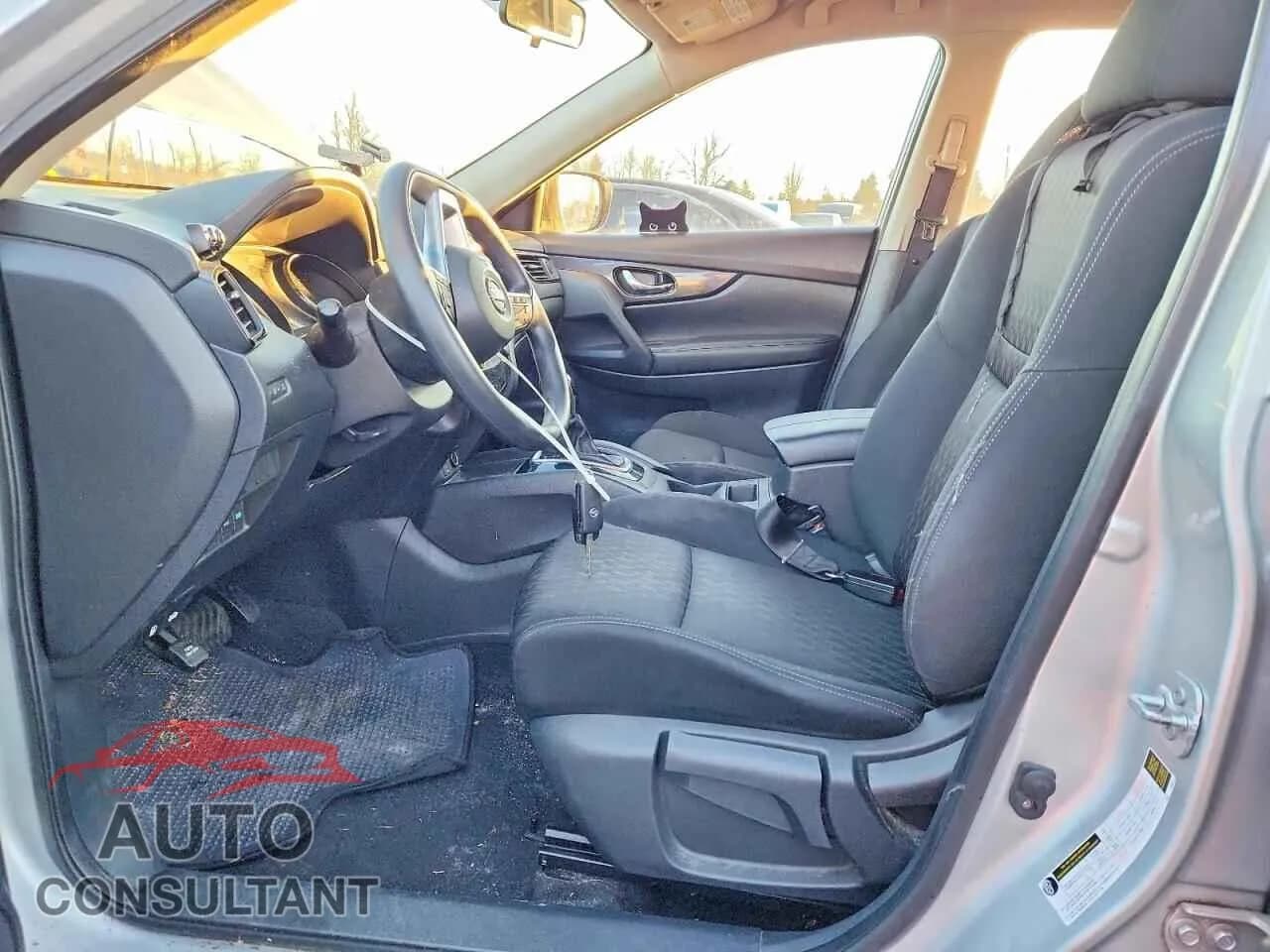 2017 NISSAN ROGUE Damaged VIN KNMAT2MT9HP519675 – exterior detail 2017 NISSAN ROGUE Damaged VIN KNMAT2MT9HP519675 – exterior detail