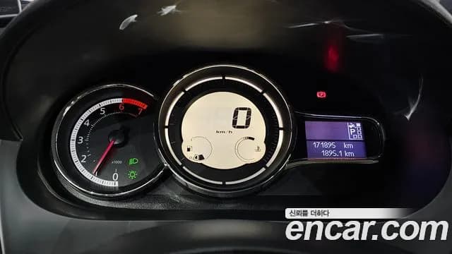 2017 Renault SM3 Neo SE Sold VIN KNMC4C2HMHP201620 – interior seats 2017 Renault SM3 Neo SE Sold VIN KNMC4C2HMHP201620 – interior seats