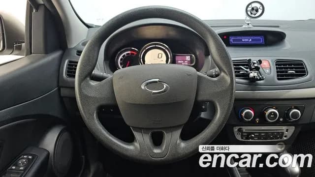 2018 Renault SM3 Neo SE Sold VIN KNMC4C2HMJP207511 – exterior detail 2018 Renault SM3 Neo SE Sold VIN KNMC4C2HMJP207511 – exterior detail