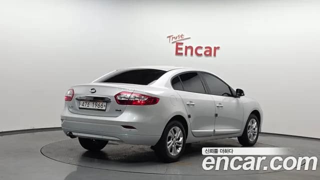 2018 Renault SM3 Neo LE Sold VIN KNMC4C2HMJP208445 – exterior detail 2018 Renault SM3 Neo LE Sold VIN KNMC4C2HMJP208445 – exterior detail