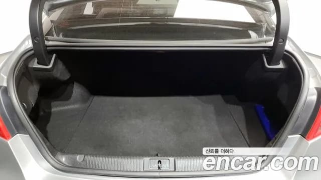 2017 Renault SM7 Nova LPLI 2.0 LPe Disabled Sold VIN KNMG4C2CMHP011752 – exterior detail 2017 Renault SM7 Nova LPLI 2.0 LPe Disabled Sold VIN KNMG4C2CMHP011752 – exterior detail