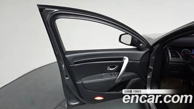 2019 Renault SM7 Nova LPLI 2.0 LPe Sold VIN KNMG4C2CMKP018962 – interior seats 2019 Renault SM7 Nova LPLI 2.0 LPe Sold VIN KNMG4C2CMKP018962 – interior seats