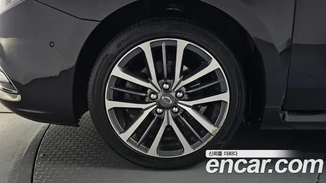 2019 Renault SM7 Nova LPLI 2.0 LPe Disabled Sold VIN KNMG4C2CMKP019066 – exterior detail 2019 Renault SM7 Nova LPLI 2.0 LPe Disabled Sold VIN KNMG4C2CMKP019066 – exterior detail