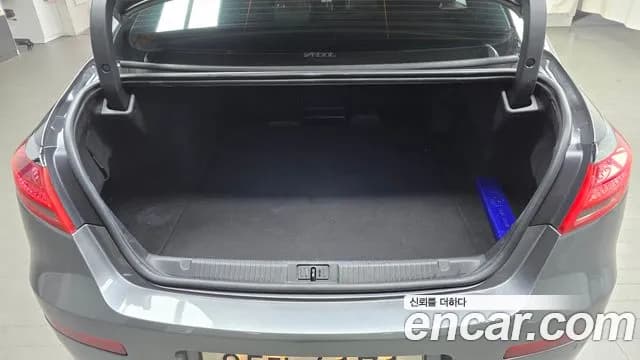 2019 Renault SM7 Nova LPLI 2.0 LPe Disabled Sold VIN KNMG4C2CMKP019954 – rear exterior 2019 Renault SM7 Nova LPLI 2.0 LPe Disabled Sold VIN KNMG4C2CMKP019954 – rear exterior