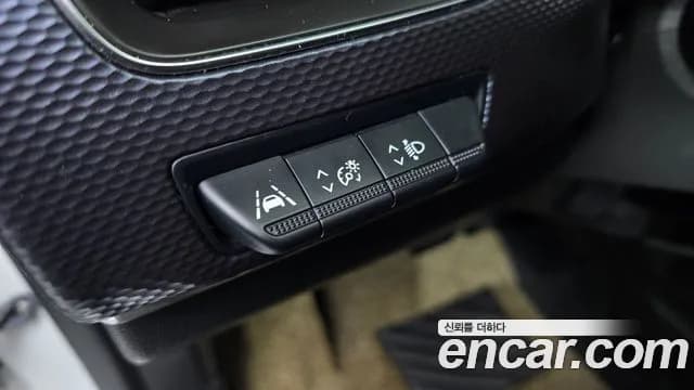2020 Renault XM3 1.6 GTe LE Plus Sold VIN KNMK5C2HMLP001980 – trunk area 2020 Renault XM3 1.6 GTe LE Plus Sold VIN KNMK5C2HMLP001980 – trunk area