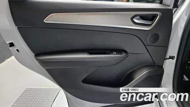 2023 Renault XM3 1.6 E-TECH Inspire e-shifter Sold VIN KNMK5C2TMPP037277 – trunk area 2023 Renault XM3 1.6 E-TECH Inspire e-shifter Sold VIN KNMK5C2TMPP037277 – trunk area