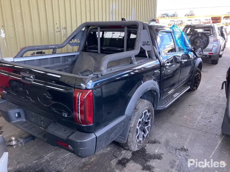 2024 JAC T9 Used VIN LJ11PABE3RC015579 – side profile 2024 JAC T9 Used VIN LJ11PABE3RC015579 – side profile