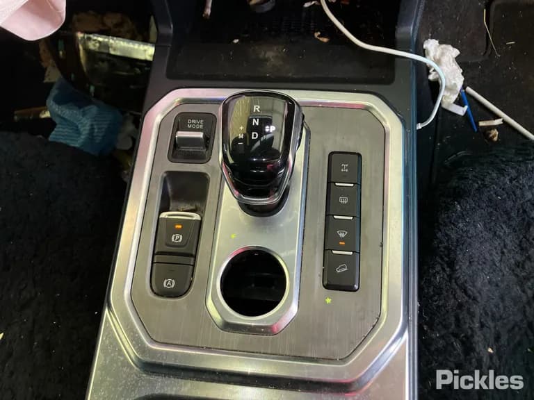 2024 JAC T9 Used VIN LJ11PABE3RC015579 – interior seats 2024 JAC T9 Used VIN LJ11PABE3RC015579 – interior seats