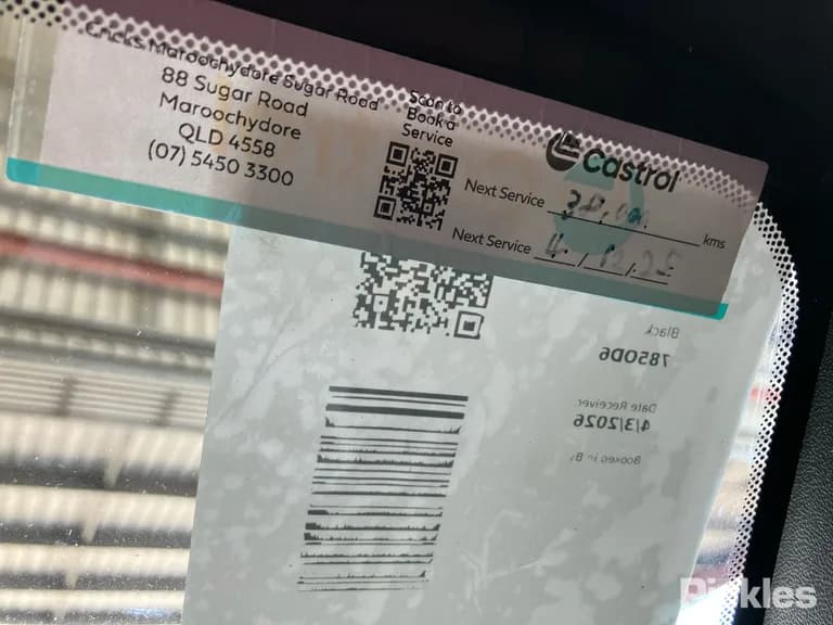 2024 JAC T9 Used VIN LJ11PABE3RC015579 – exterior detail 2024 JAC T9 Used VIN LJ11PABE3RC015579 – exterior detail