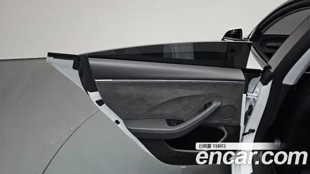 2025 Tesla Model 3 Long Range AWD Sold VIN LRW3E7EK5SC475658 – interior seats 2025 Tesla Model 3 Long Range AWD Sold VIN LRW3E7EK5SC475658 – interior seats