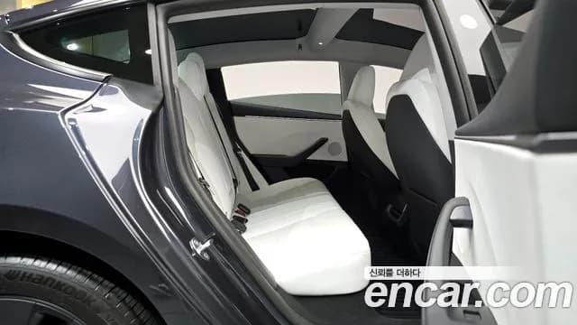 2025 Tesla Model 3 Long Range AWD Sold VIN LRW3E7EK9SC475422 – interior seats 2025 Tesla Model 3 Long Range AWD Sold VIN LRW3E7EK9SC475422 – interior seats