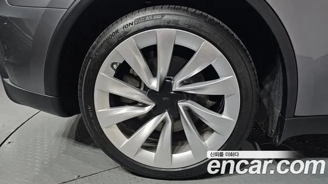 2025 Tesla Model Y Long Range Launch Edition AWD Sold VIN LRWYGCEK5SC020608 – interior seats 2025 Tesla Model Y Long Range Launch Edition AWD Sold VIN LRWYGCEK5SC020608 – interior seats