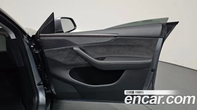 2025 Tesla Model Y Long Range Launch Edition AWD Sold VIN LRWYGCEK5SC020608 – trunk area 2025 Tesla Model Y Long Range Launch Edition AWD Sold VIN LRWYGCEK5SC020608 – trunk area