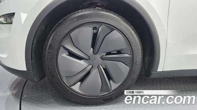 2025 Tesla Model Y Long Range AWD Sold VIN LRWYGCEK7SC053500 – interior seats 2025 Tesla Model Y Long Range AWD Sold VIN LRWYGCEK7SC053500 – interior seats