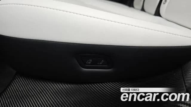 2025 Tesla Model Y Long Range AWD Sold VIN LRWYGCEKXSC065446 – interior seats 2025 Tesla Model Y Long Range AWD Sold VIN LRWYGCEKXSC065446 – interior seats