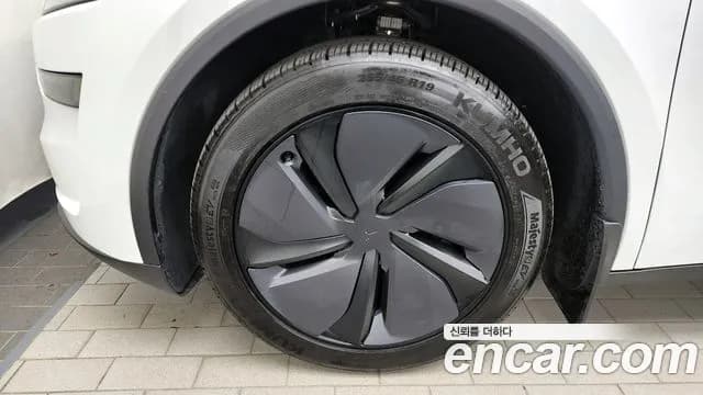 2025 Tesla Model Y RWD Sold VIN LRWYGCFJ0SC214467 – trunk area 2025 Tesla Model Y RWD Sold VIN LRWYGCFJ0SC214467 – trunk area
